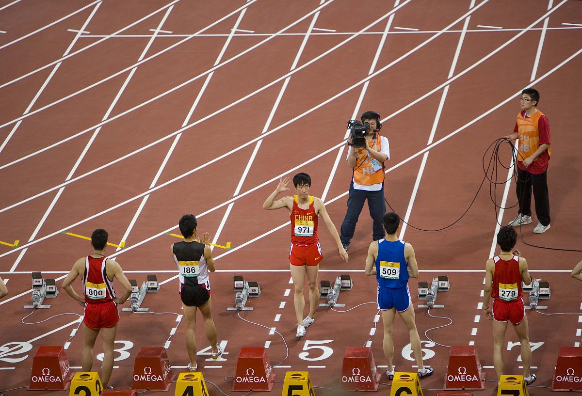 雷火电竞充值-关于田径比赛激烈开打，速度与力量同场竞技的信息