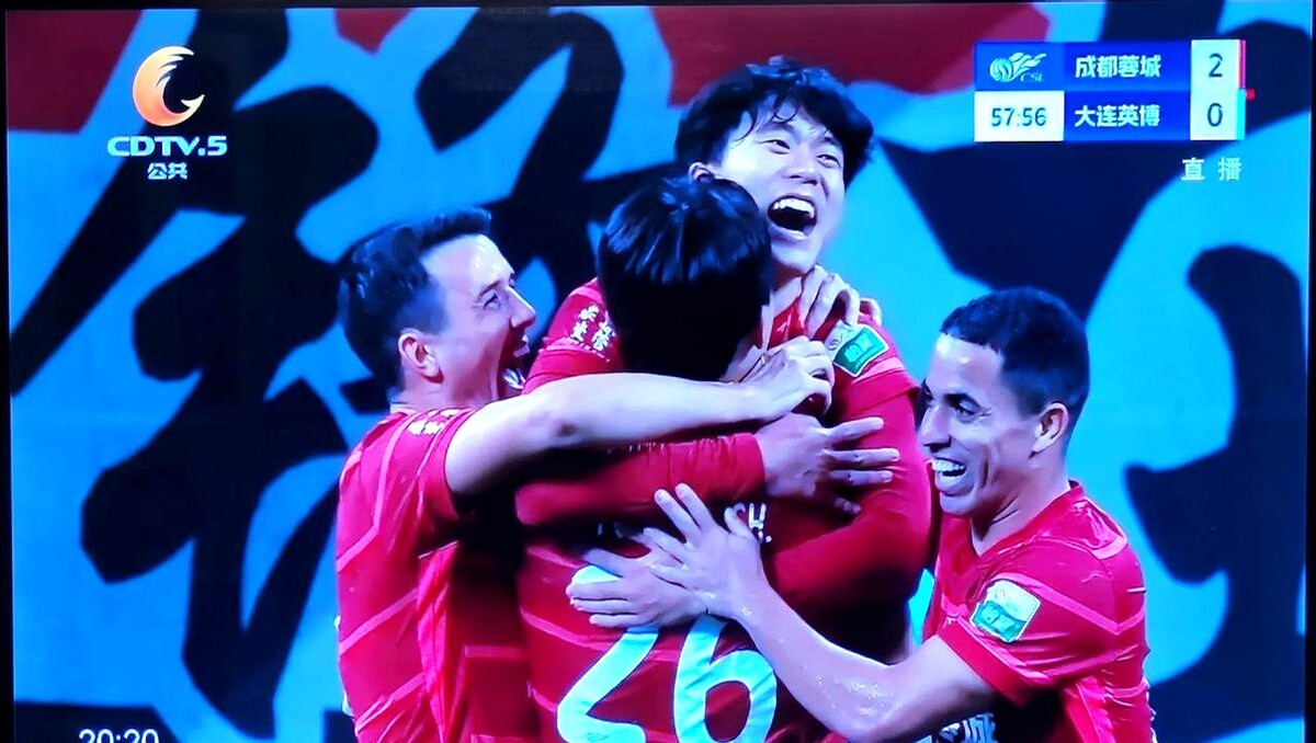 雷火电竞网址-梅开二度，球队主场取胜领先对手的简单介绍