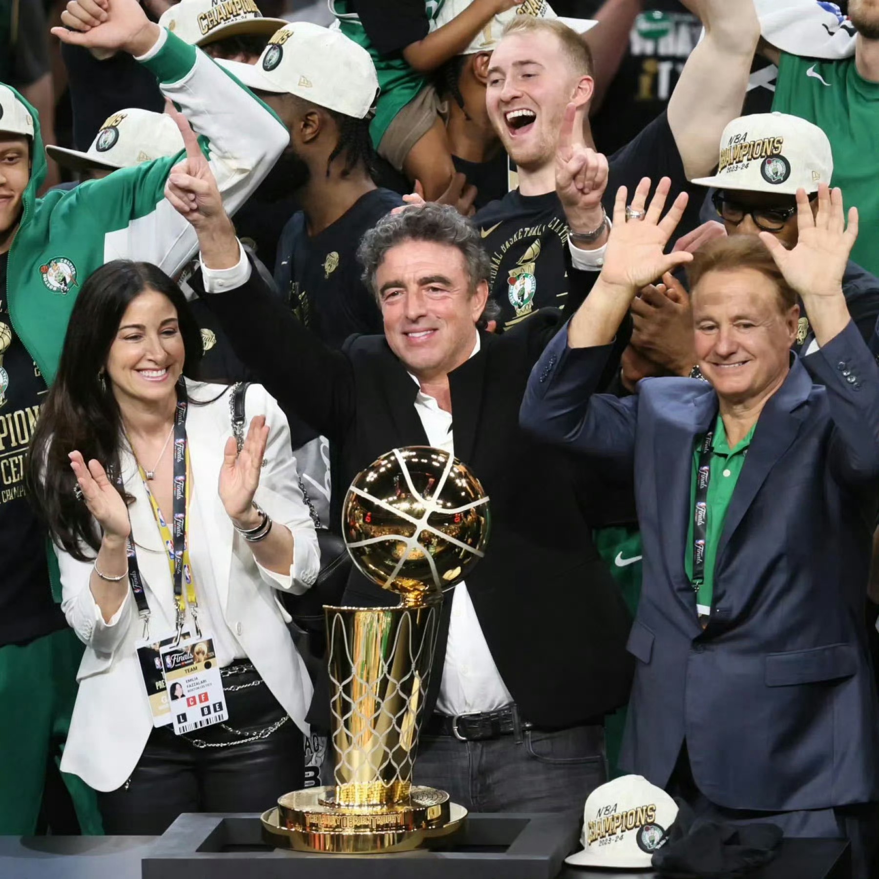 凯尔特人队主场夺冠狂欢持续 凯尔特人队主场夺冠狂欢持续