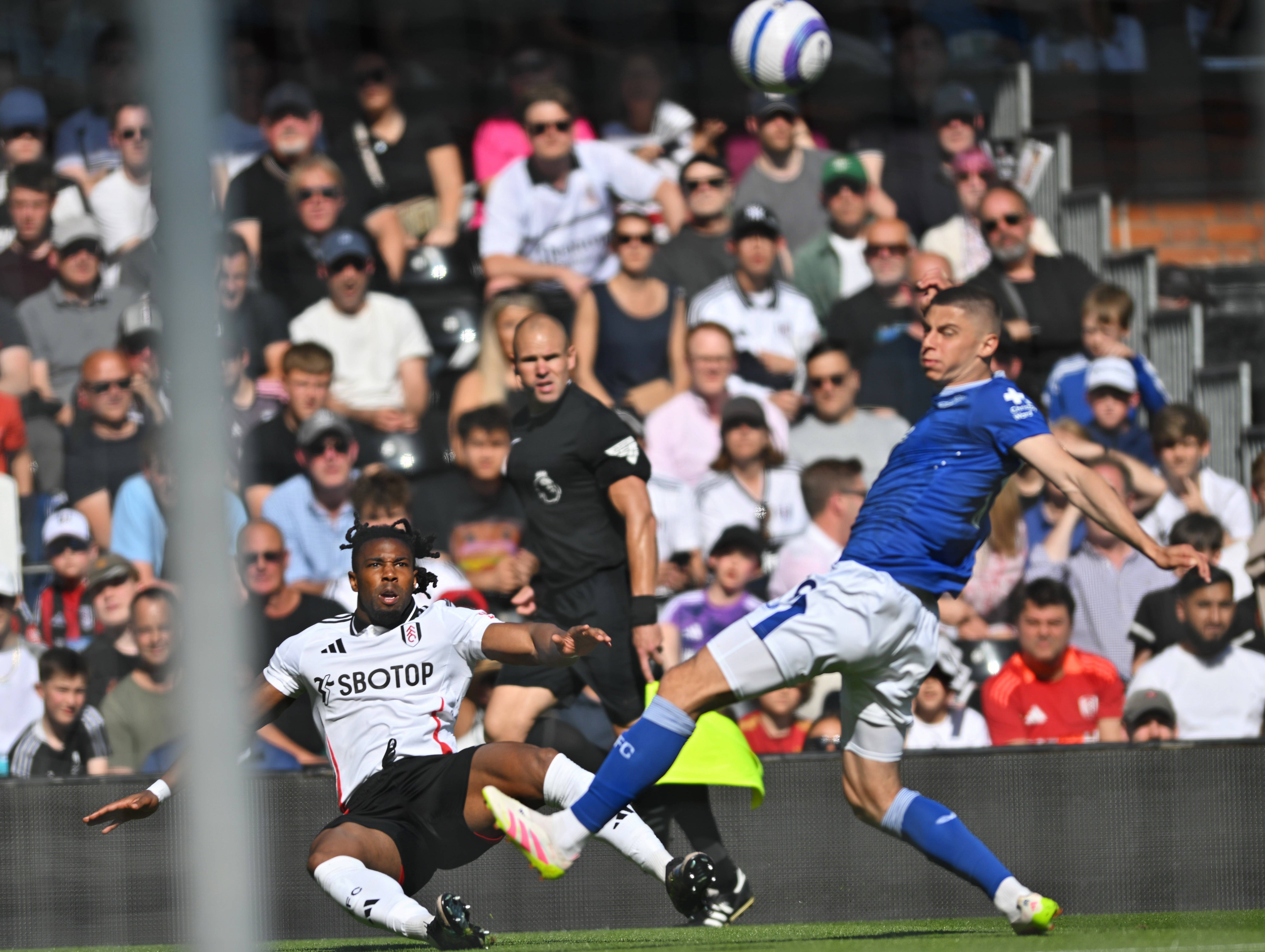 富勒姆惨败埃弗顿，降级区加剧压力