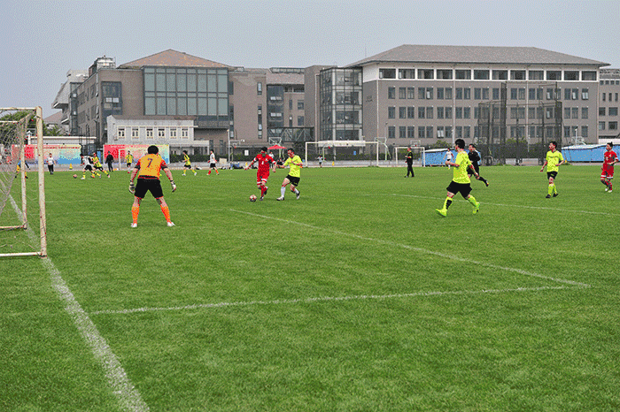 球队精神百分百，斗志昂扬取得关键胜利的简单介绍