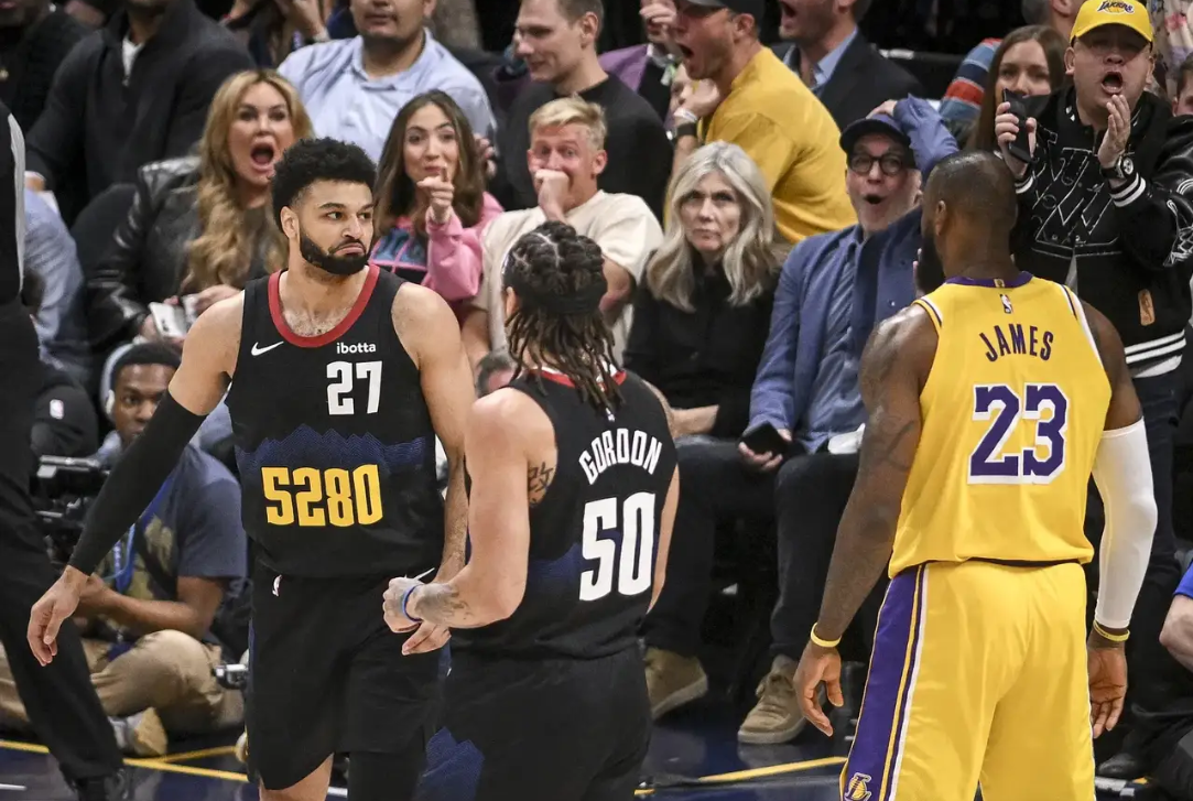 糟糕的第二场比赛，湖人队难以扭转局势的简单介绍