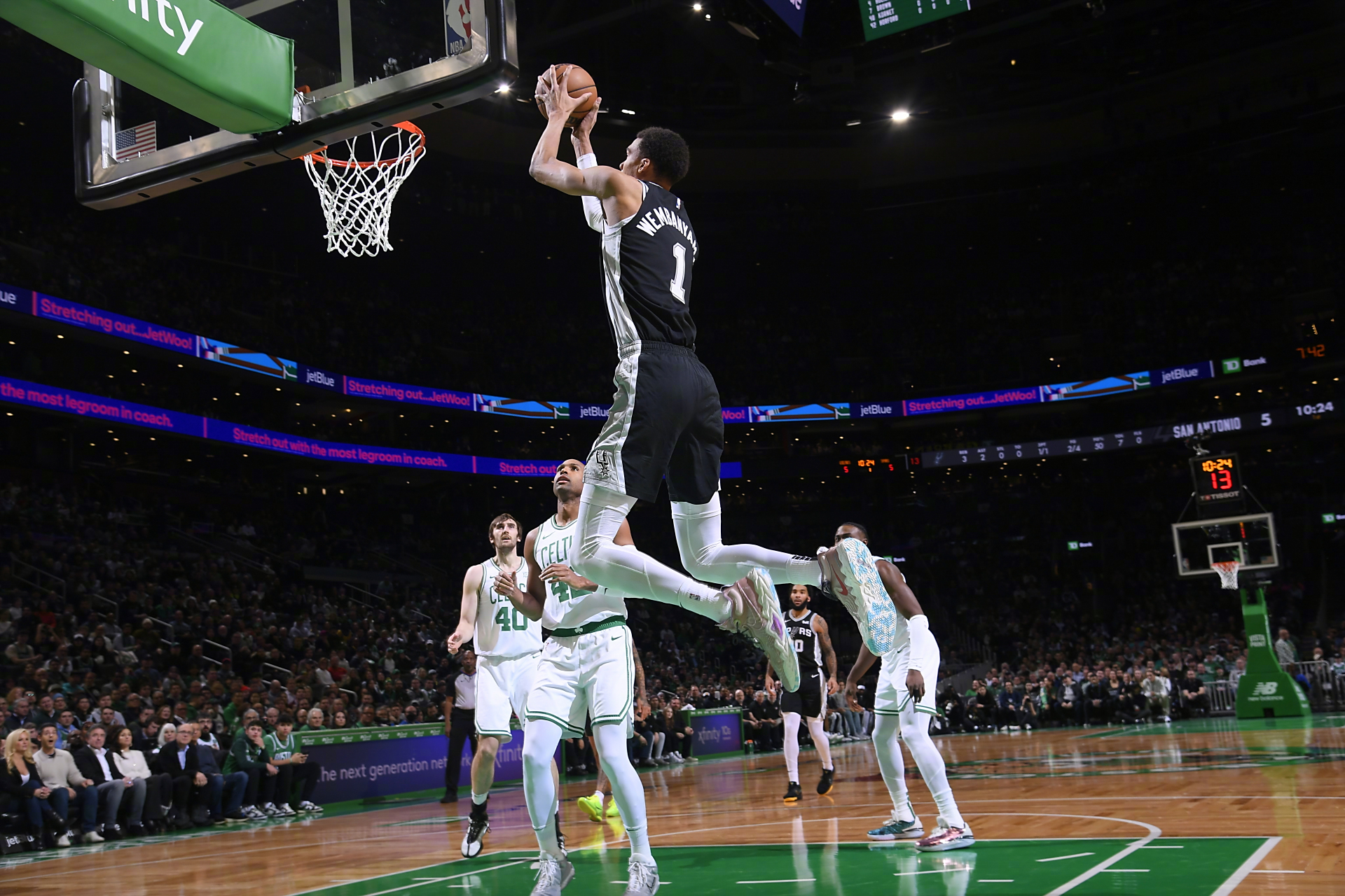 雷火电竞app-开拓者客场力挫凯尔特人，拉塞尔难挽败局的简单介绍