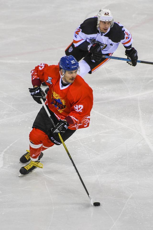 雷火电竞官网-冰球队主教练发声，誓言带队登顶的简单介绍