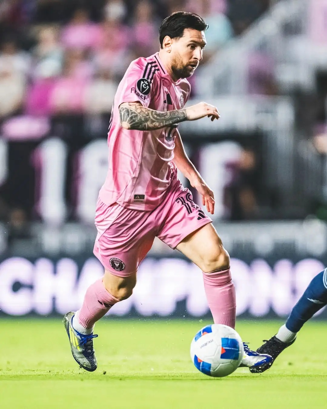 雷火电竞合作-梅西助攻破门，巴萨取得关键胜利