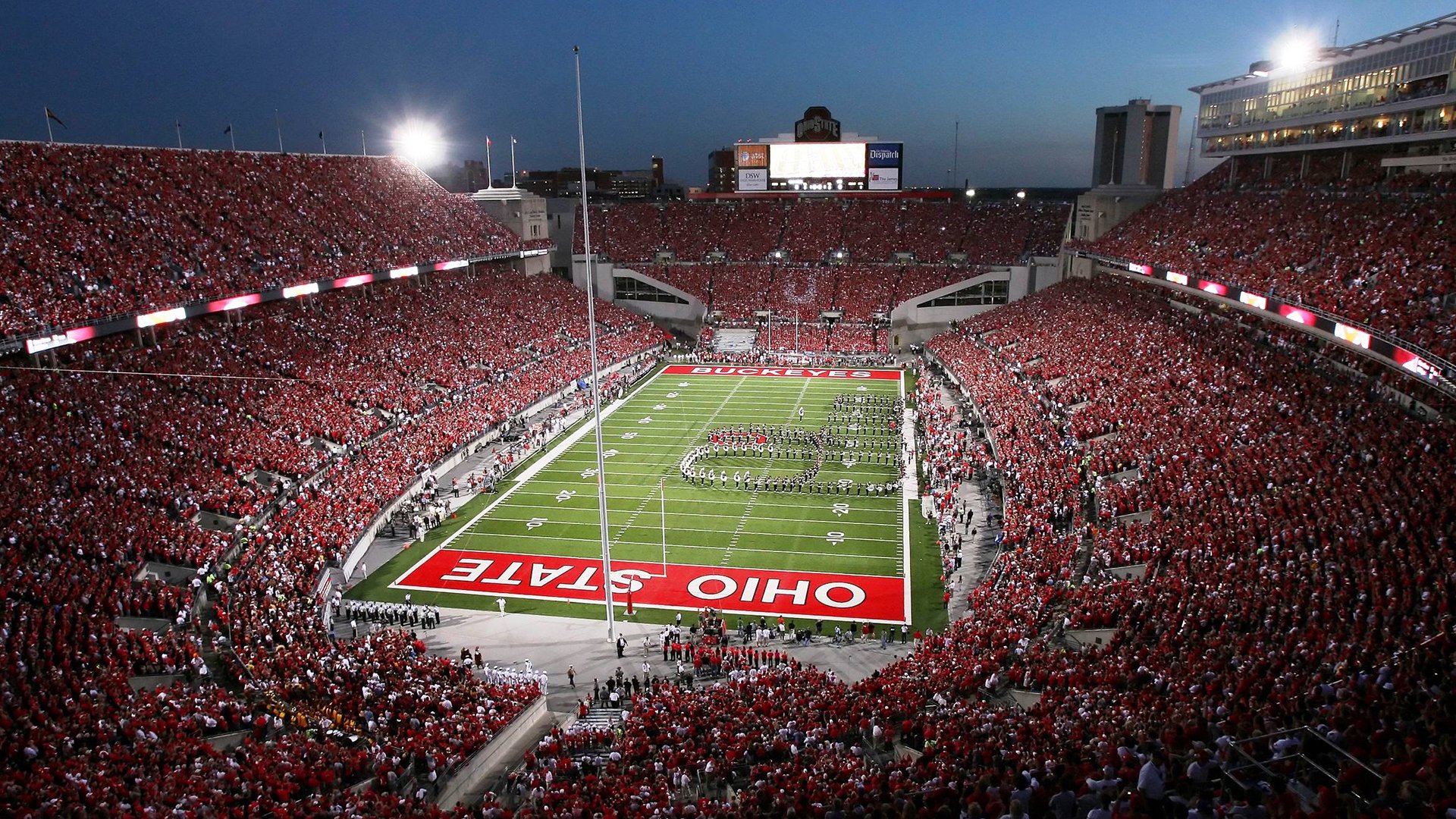 雷火电竞合作-足球世界的三重变奏，绿茵交响曲中的英超、格子军与波斯铁骑