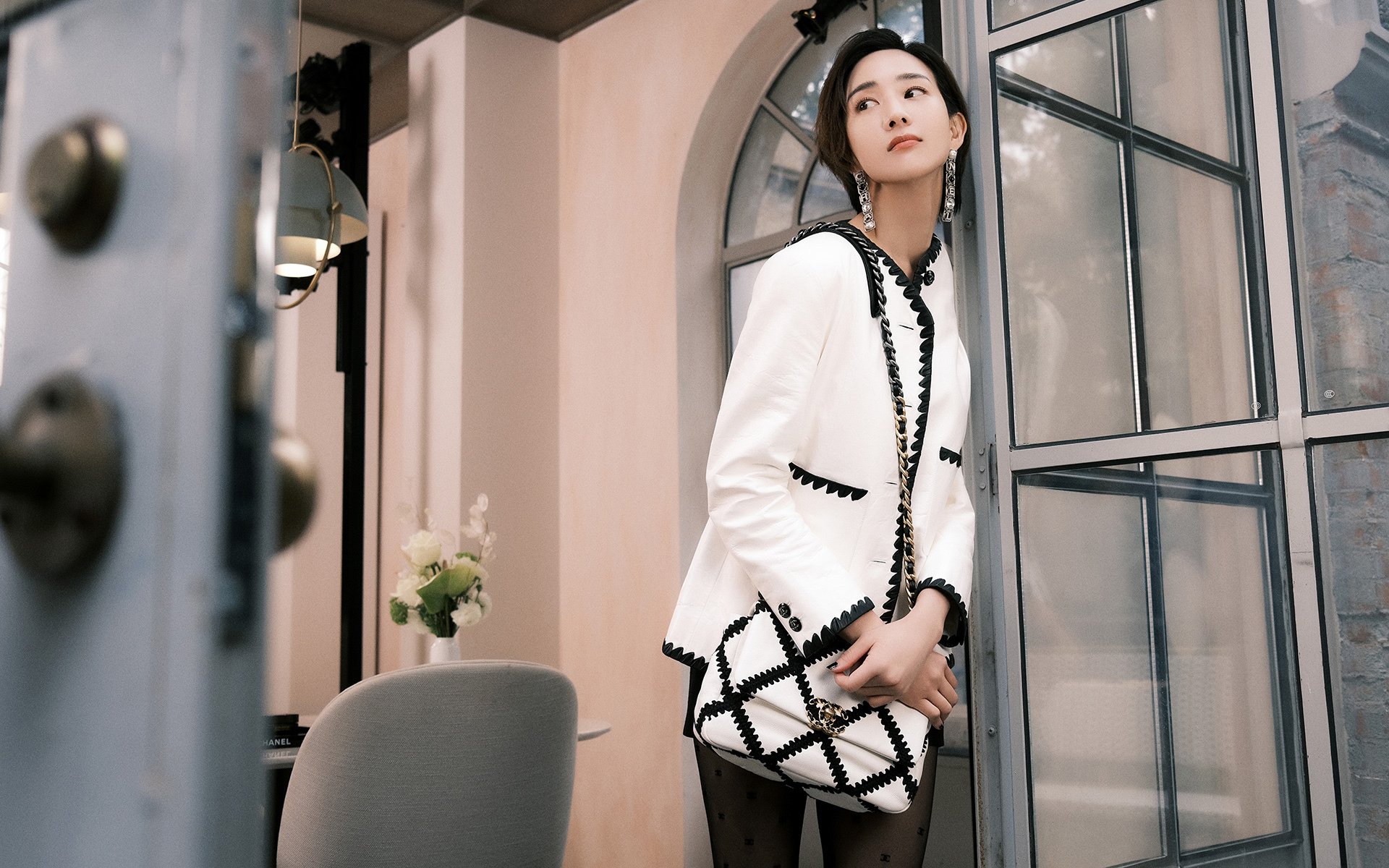 雷火电竞充值-时空裂缝中的紫金狂想，湖人战术压制活塞，拉梅洛乱纪元接管总决赛